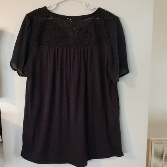 Ladies Ruffle and Lace Top - Picture 4 of 5